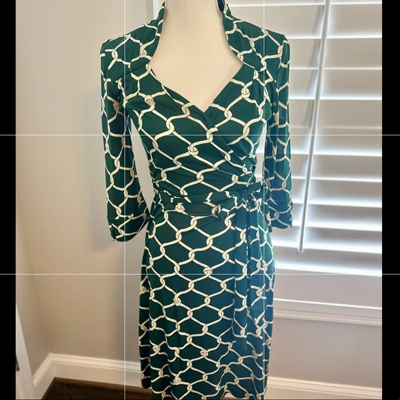 Banana Republic Wrap Dress - XS - Green & Cream - Picture 3 of 4